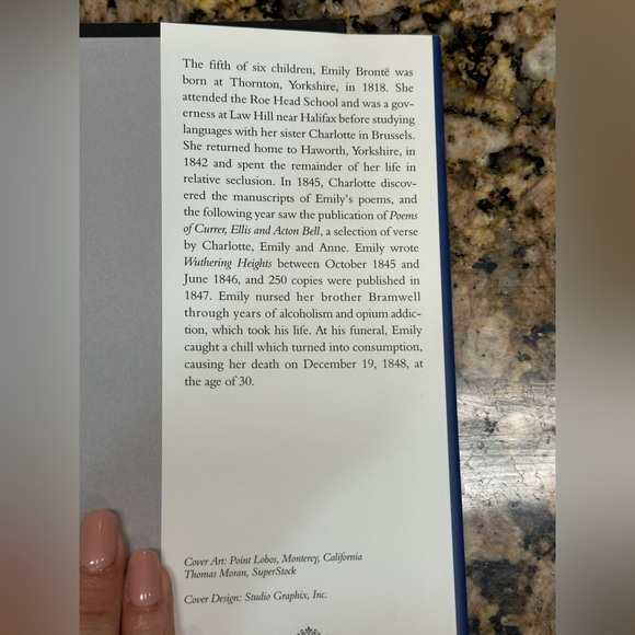 Wuthering Heights by Emily Brontë Hardcover Version - Picture 4 of 6